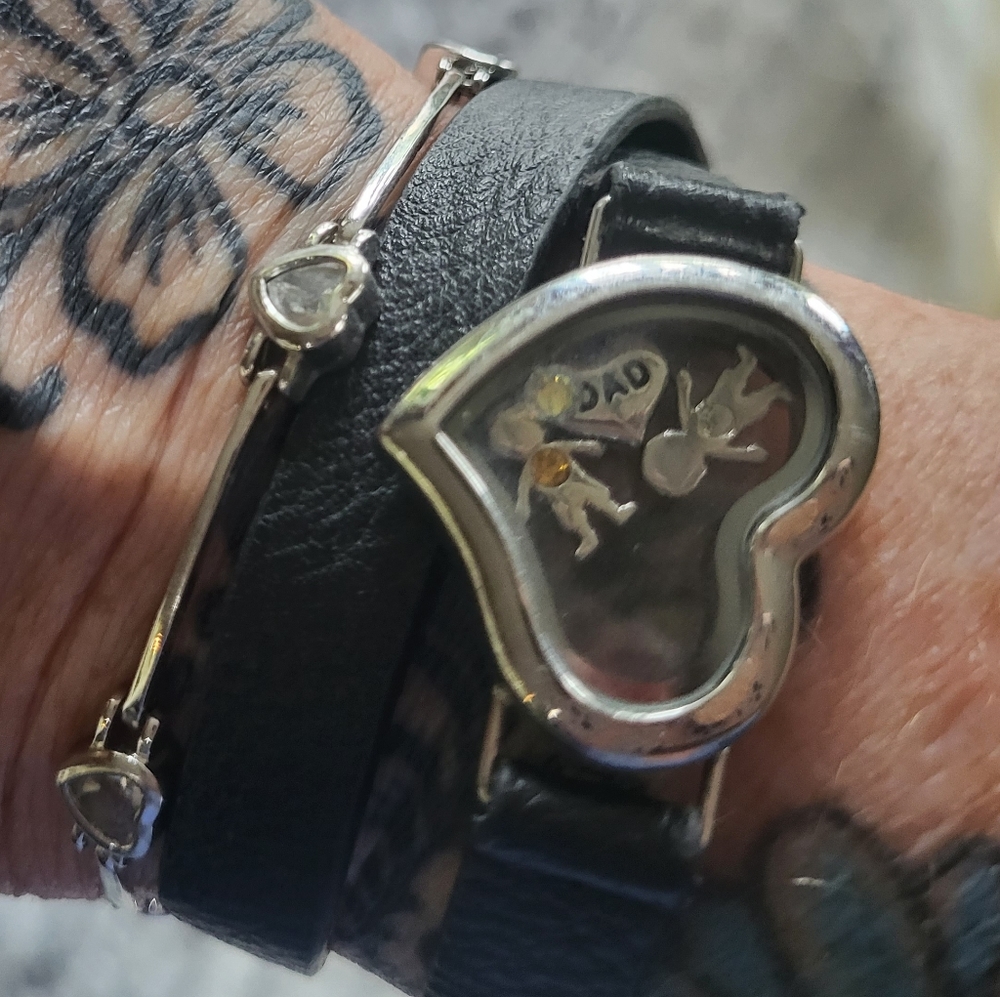 Charm holder wrap bracelet with snap closure